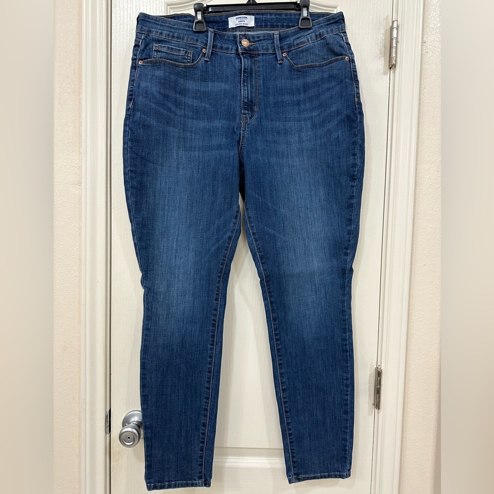 Denizen from Levi’s High-Rise Skinny Jeans. Size 16M.